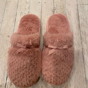 Park Ave couture pink slippers memory foam S/M